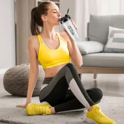 Shaker sportowy PRO do odżywek z siateczką 650 ml